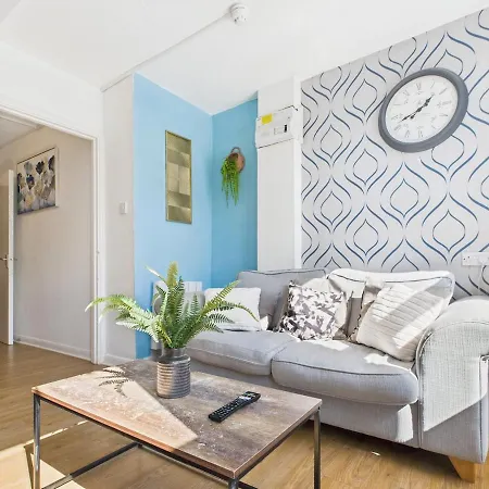 - Sleeps 4 - Cosy