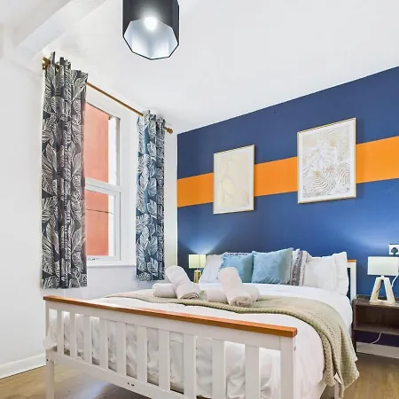 - Sleeps 4 - Cosy وايتهيفين
